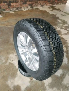 O n e 255 60 r18 g e n e r a l g r a b b e r a t &amp; 18 inch i s u z u xrider magrim on sale