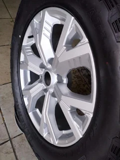 O n e 18 inch i s u z u d m a x magrim & g e n e r a l g r a b b e r tyre 255 60 r18 on sale