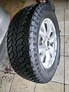 O n e 18 inch i s u z u d m a x magrim &amp; g e n e r a l g r a b b e r tyre 255 60 r18 on sale