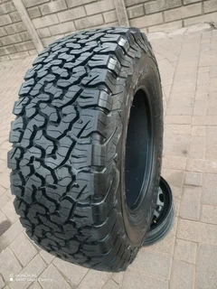 O n e 285 70 r17 b f g o o d r i c h a l l t e r r a i n tyre on sale