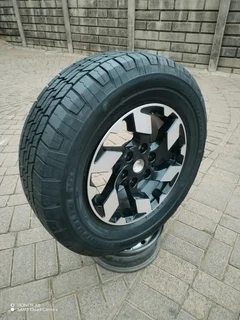 O n e n i s s a n n a v a r a magrim &amp; m i c h e l i n l t x tyre 265 65 r17 on sale