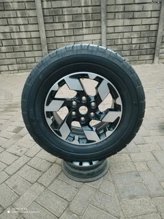 O n e n i s s a n n a v a r a magrim & m i c h e l i n l t x tyre 265 65 r17 on sale