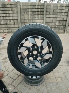 O n e n i s s a n n a v a r a magrim &amp; m i c h e l i n l t x tyre 265 65 r17 on sale