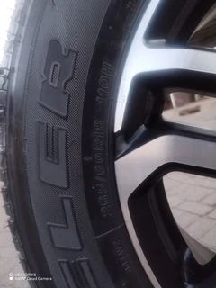 O n e 265 60 r18 b r i d g e s t o n e d u e l e r tyre & 18 inch f o r d magrim on sale