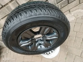 One 17inch Toyota Fortuna Magrim & Dunlop Grand Trek Tyre 265 /65r17 On Sale.