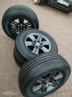 255 65R17 DUNLOP GRAND TREK Tyres &amp; 17 inch TOYOTA FORTUNA Magrims 6Holes A Set Of Four On Sale.