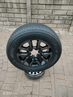 18inch Toyota Hillux Magrim & Fairy Used Dunlop Grand Trek Tyre 265 60r18 On Sale.