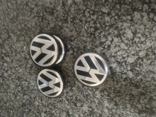 Vw Amarok Wheel Centre Caps A Set Of Four On Sale.