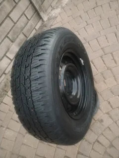 One 17inch Toyota Hillux Standard Steel Rim & Bridgestone Dueler Tyre 265 /65r17 On Sale.