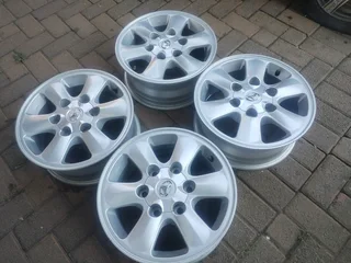 15inch Quantum Nyaati Magrims 6holes A Set Of Four On Sale.