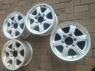 16×7j M65 Gmw Magrims  Wth No Centre Caps A Set Of Four On Sale.