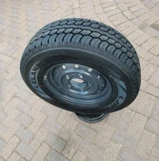 ONE ELANZO SUPRA Tyre 245 /75R16 &amp; 16Inch MAHINDRA Standard Steel Rim On Sale.