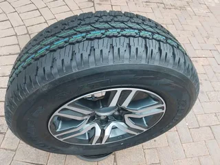 One 17inch Toyota Fortuna Magrim & Bridgestone Dueler Tyre 265 /65r17 On Sale.