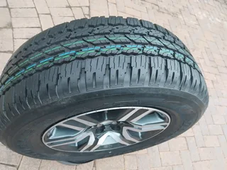 ONE 17Inch TOYOTA FORTUNA Magrim &amp; BRIDGESTONE DUELER Tyre 265 /65R17 On Sale.