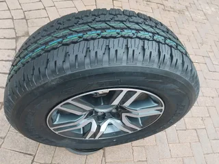 ONE 17Inch TOYOTA FORTUNA Magrim &amp; BRIDGESTONE DUELER Tyre 265 /65R17 On Sale.