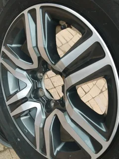 ONE 17Inch TOYOTA FORTUNA Magrim &amp; BRIDGESTONE DUELER Tyre 265 /65R17 On Sale.