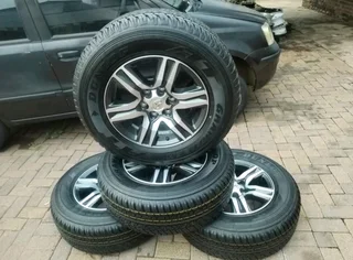 17Inch TOYOTA FORTUNA Magrims 6Holes &amp; DUNLOP GRAND TREK Tyres 265/65R17 A Set of four on sale.
