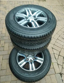 17Inch TOYOTA FORTUNA Magrims 6Holes &amp; DUNLOP GRAND TREK Tyres 265/65R17 A Set of four on sale.