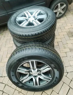 17Inch TOYOTA FORTUNA Magrims 6Holes &amp; DUNLOP GRAND TREK Tyres 265/65R17 A Set of four on sale.