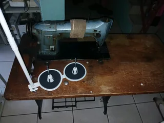 Singer sewing machine with table R1200 head only with table no motor