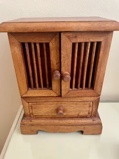 Beautiful Vintage hand carved wooden Balinise jewellery box