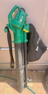 Garden electric vacuum blower