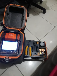 Fibre splicing machine