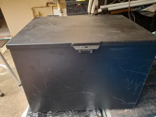 Metal tool box