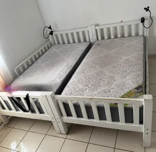 2 x Single mattress &#43; bed frame R1500 each negotiable