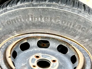 Tyres with steel rims for Ford x 4