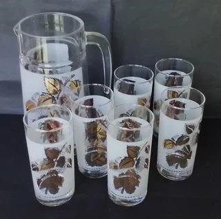 Vintage 1970&#39;s Gold Leaf Grape Design Spritzer / Pitcher Jug and 6 Glasses