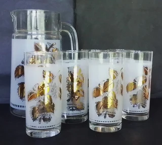 Vintage 1970&#39;s Gold Leaf Grape Design Spritzer / Pitcher Jug and 6 Glasses