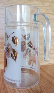 Vintage 1970&#39;s Gold Leaf Grape Design Spritzer / Pitcher Jug and 6 Glasses