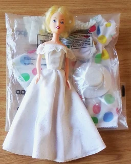 Simba Princess Fashion Doll - Plus Extra Outfit