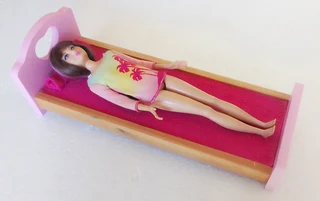 Skipper Barbie 26cm Fashion Dolls Furniture - Pink Wood Single Bed