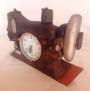 Vintage - Sewing Machine Shaped Quartz Clock