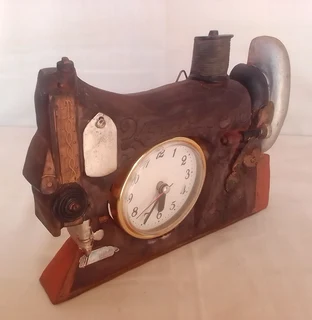 Vintage - Sewing Machine Shaped Quartz Clock