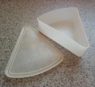 Vintage - 2 x Tupperware Pie Slice Lunch Box Containers