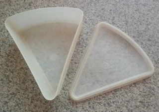 Vintage - 2 x Tupperware Pie Slice Lunch Box Containers
