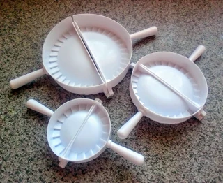 Vintage - 3 x Pie Cutters and Makers