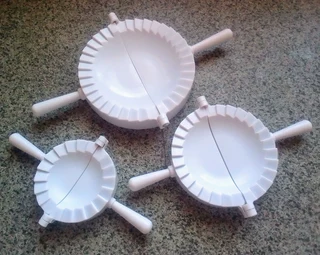 Vintage - 3 x Pie Cutters and Makers