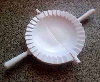 Vintage - 3 x Pie Cutters and Makers