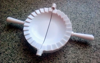 Vintage - 3 x Pie Cutters and Makers