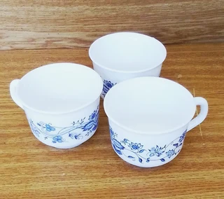 Vintage 1970&#39;s Blue Onion / Old Town Blue Pattern Design - ACROPAL France - 3 x Cups and Saucers