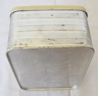 Vintage - 1940&#39;s WW2  Home Front Tin Sandwich Box- Civilian Child&#39;s Tin Sandwich Box