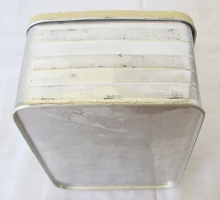 Vintage - 1940&#39;s WW2  Home Front Tin Sandwich Box- Civilian Child&#39;s Tin Sandwich Box