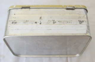 Vintage - 1940&#39;s WW2  Home Front Tin Sandwich Box- Civilian Child&#39;s Tin Sandwich Box