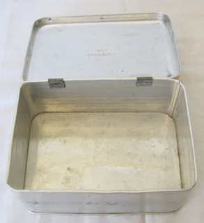 Vintage - 1940&#39;s WW2  Home Front Tin Sandwich Box- Civilian Child&#39;s Tin Sandwich Box