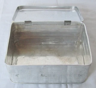 Vintage - 1940&#39;s WW2 Home Front Civilian Child&#39;s Tin Sandwich Box