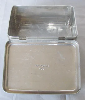 Vintage - 1940&#39;s WW2 Home Front Civilian Child&#39;s Tin Sandwich Box